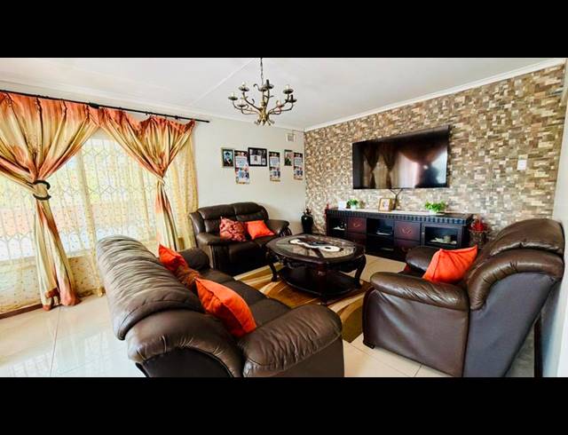 4 BEDROOM HOUSE FOR SALE IN NEW GERMANY